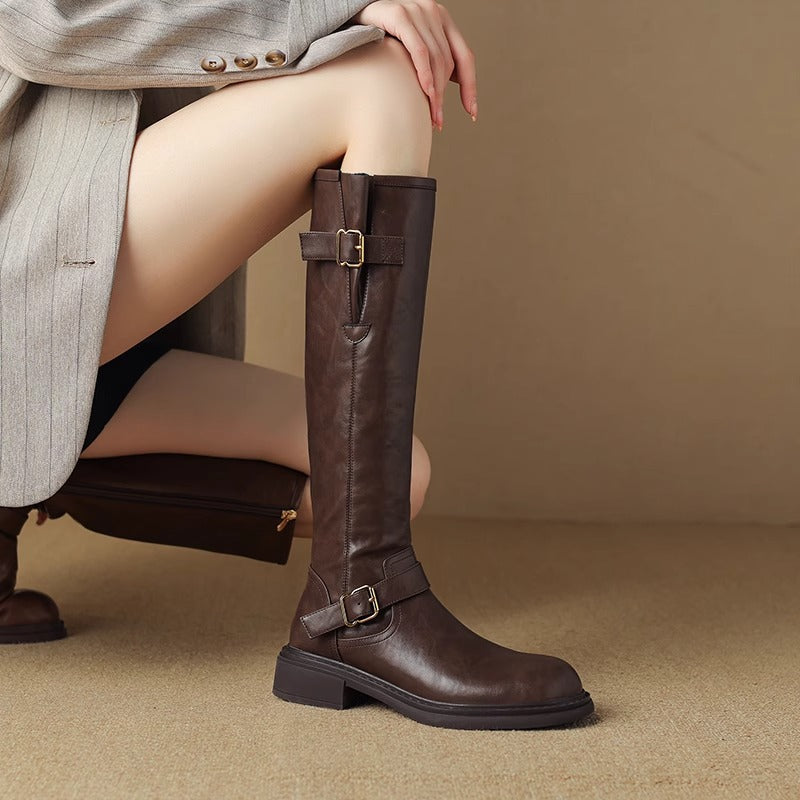 Charlotte leren ridderlaarzen met gespdetail
