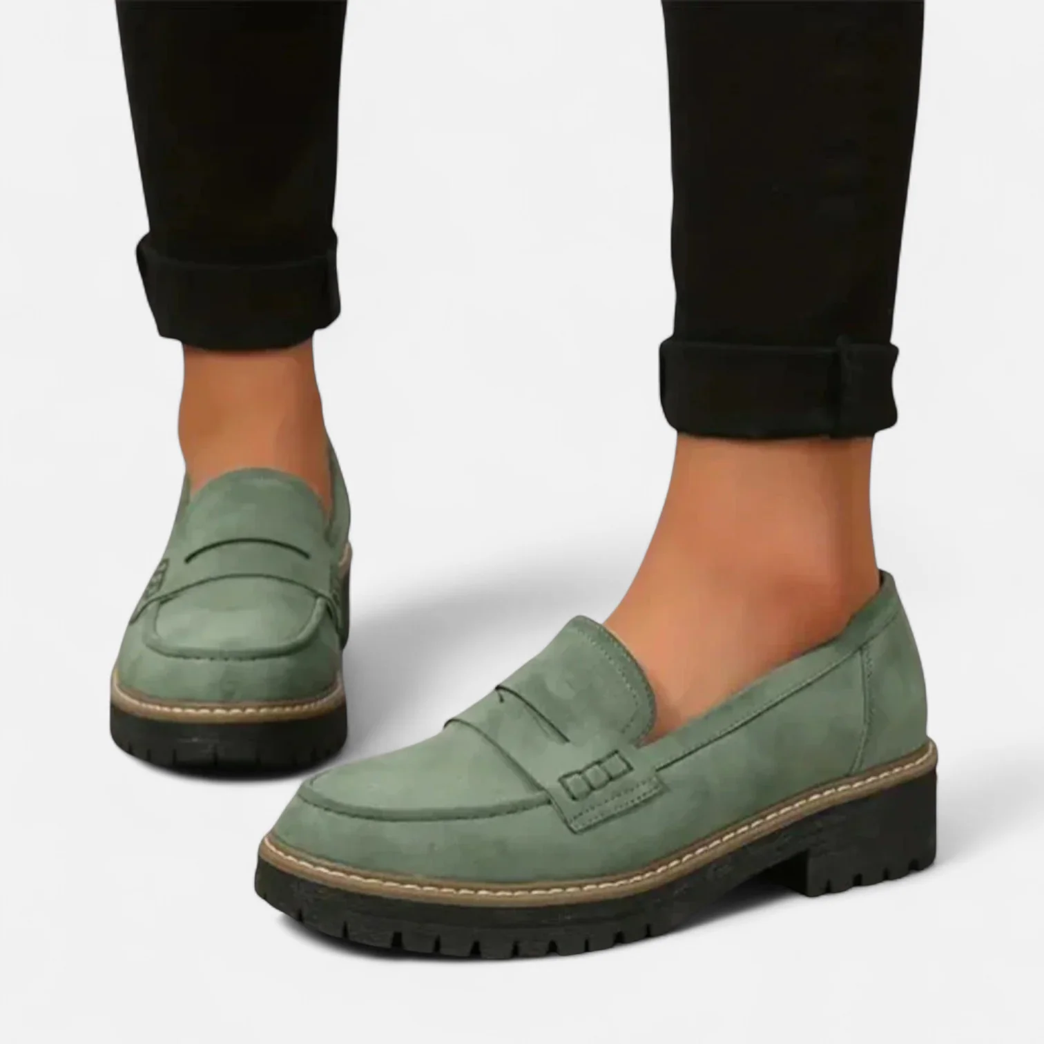 Liesbeth zwarte loafers met profielzool