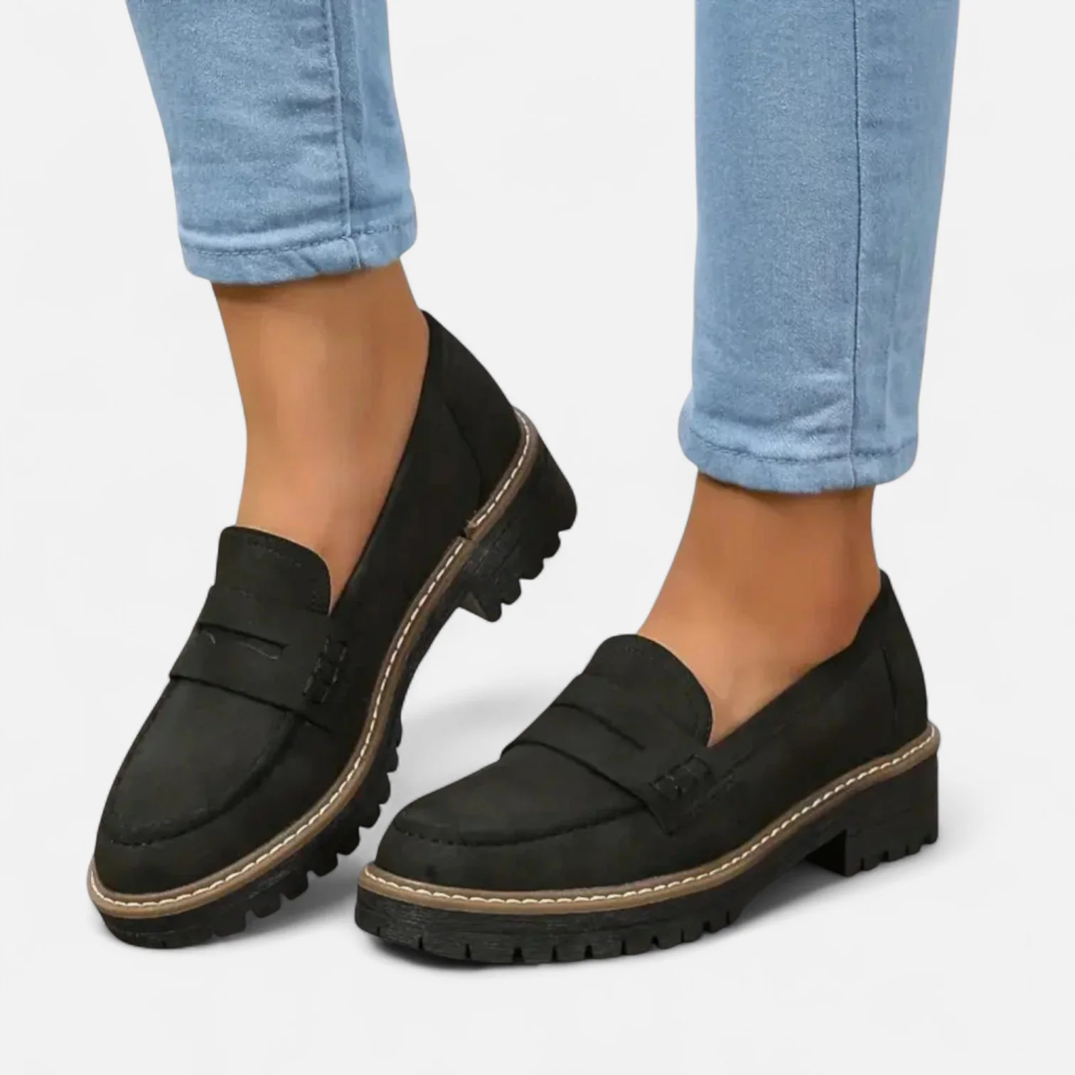 Liesbeth zwarte loafers met profielzool
